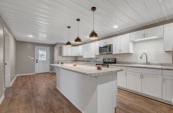 Building Photo - 5440 Eugene Kennedy Ln