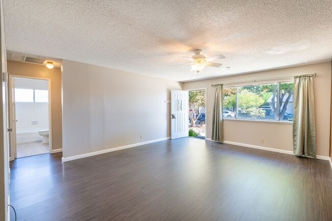 Foto del edificio - 3 Bedroom Home in Great Gilroy Location!