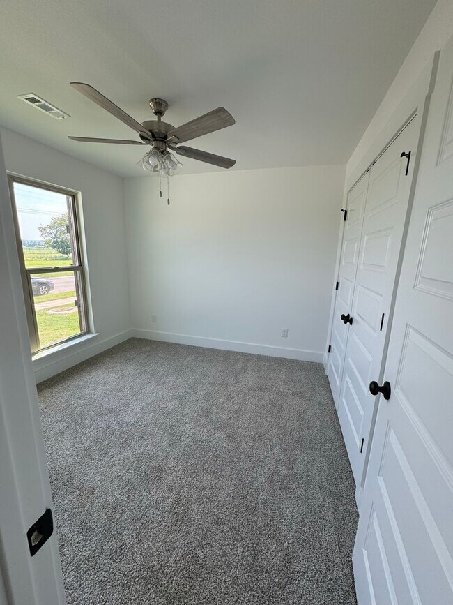 Building Photo - Spacious 4-Bedroom Home – Your Family’s Ne...