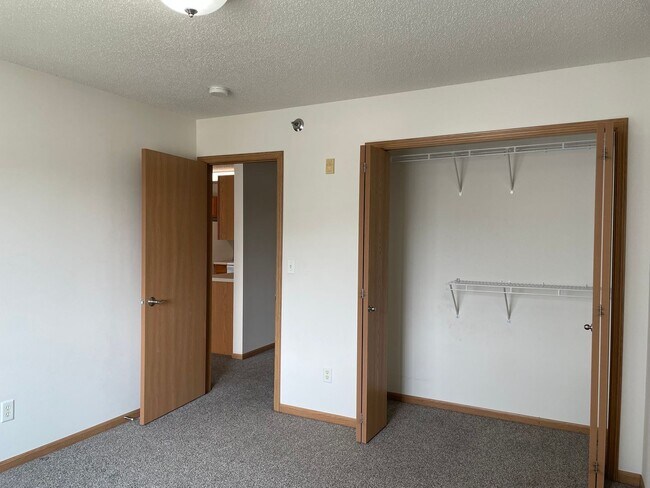 Building Photo - 4431 Calico Dr S