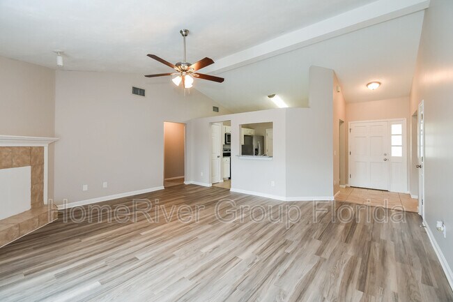 Foto del edificio - 8009 Mactavish Way W