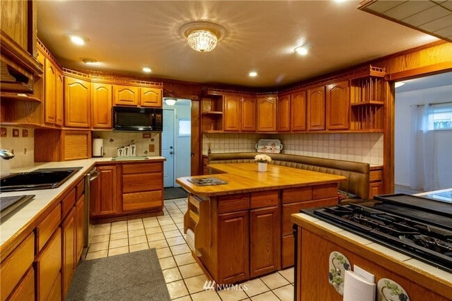Building Photo - 402 S 58th St