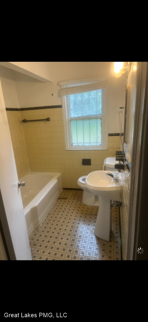 Building Photo - 3 br, 1 bath House - 19500 Bentler