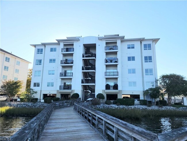 Building Photo - Bayfront & Deep Water Access Boat Slip