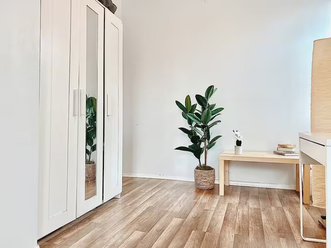 Photo - Park Slope Huge room, terrace, by Prospect Park#33 Apartment