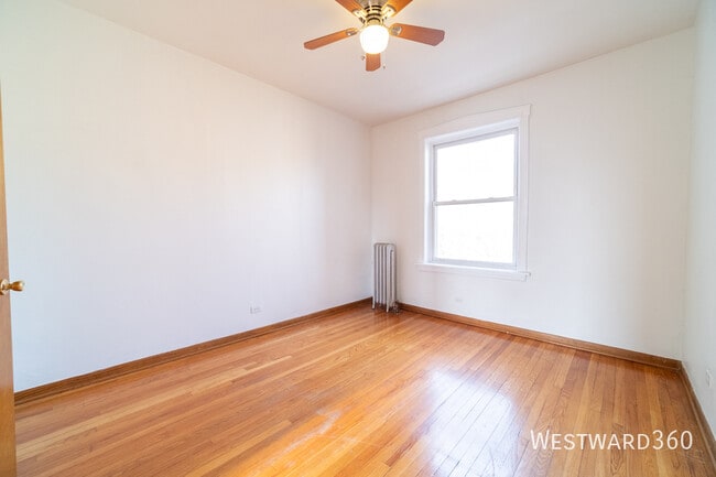 Foto del edificio - 3555 W Sunnyside Ave