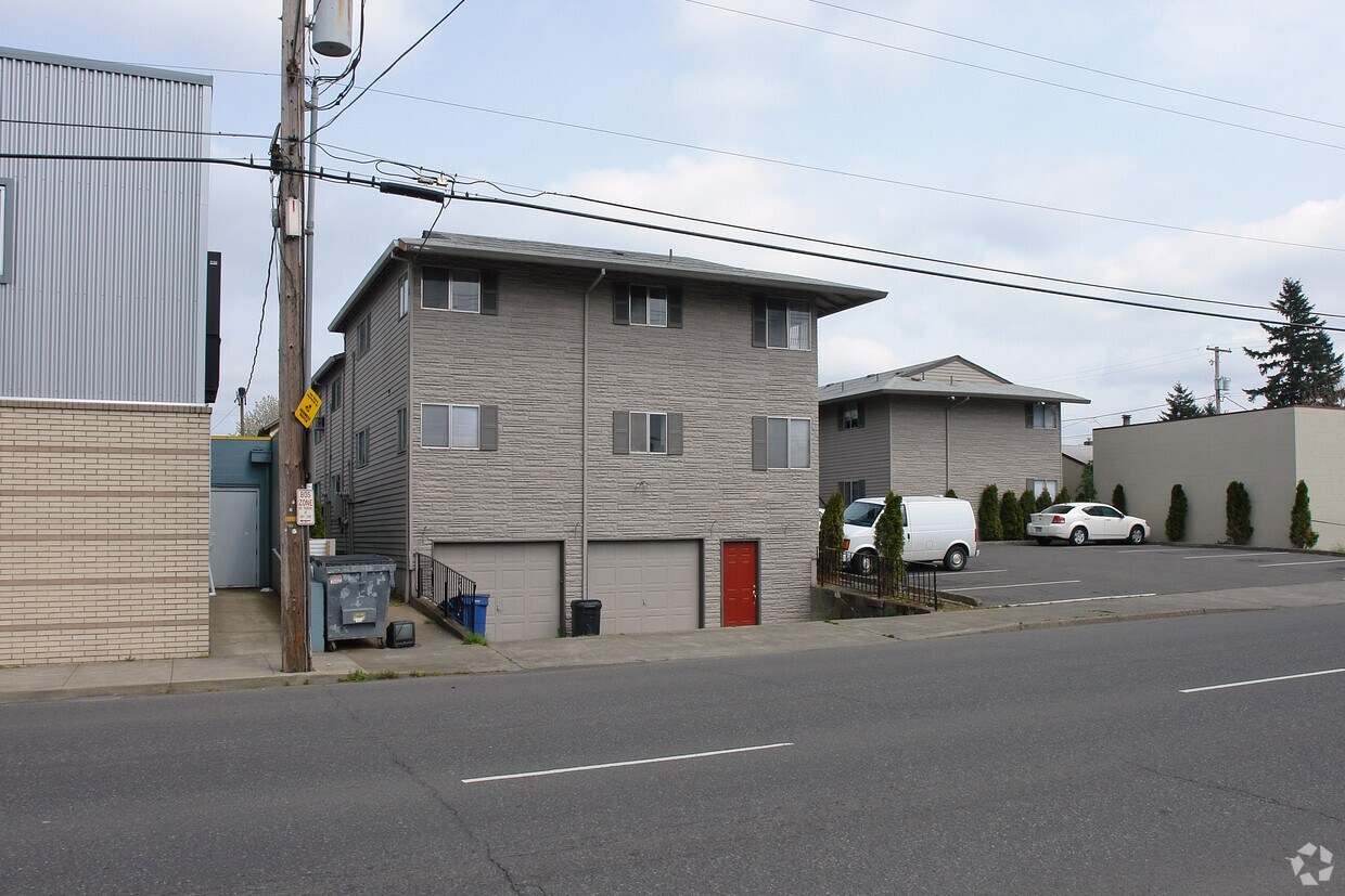 Building Photo - 9025-9043 SE Stark St