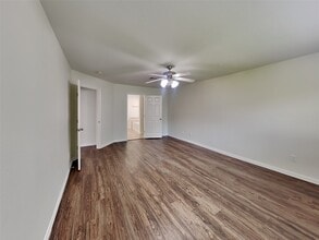 Building Photo - 26949 Carriage Manor Ln