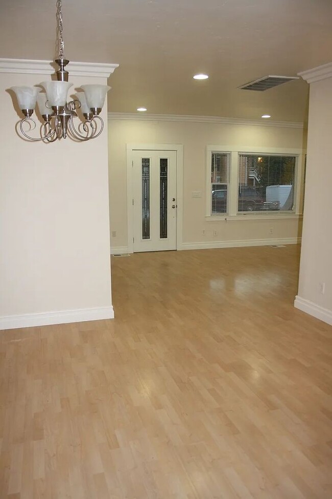 Foto del edificio - Midtown Spacious 3 bedroom, 2 bath home