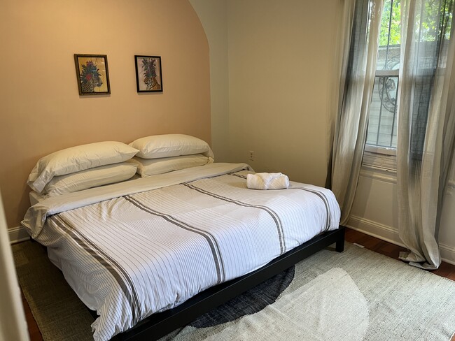 Foto del edificio - 1427 E St NE