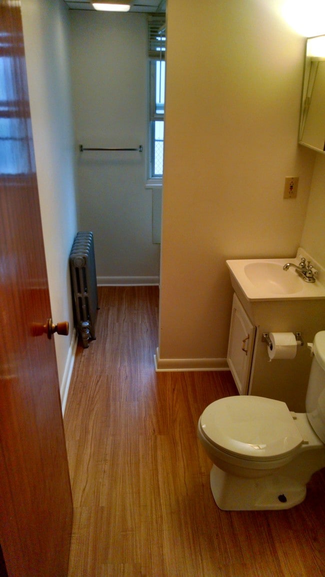 Bathroom - 40 High St