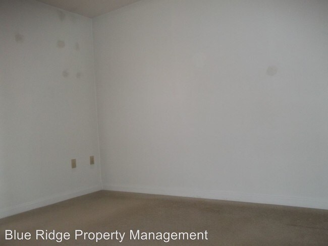 Building Photo - 337 Montgomery Ave