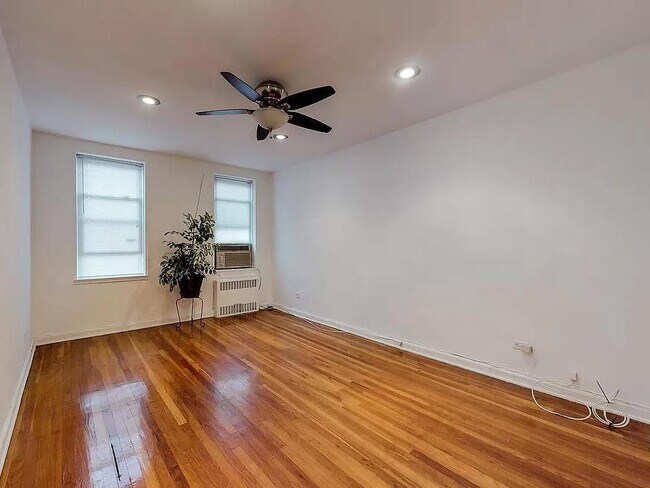 Foto del edificio - 2104 Holland Ave