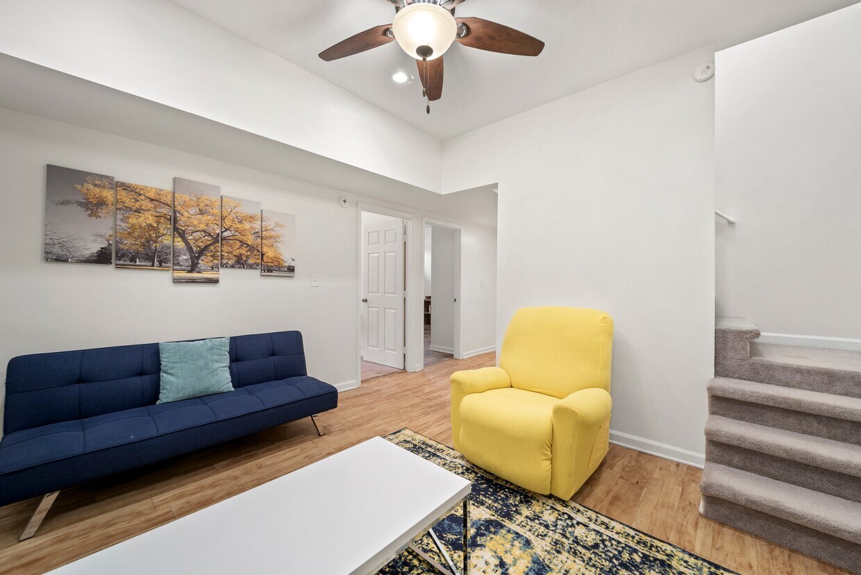 Primary Photo - 255 Bond St
