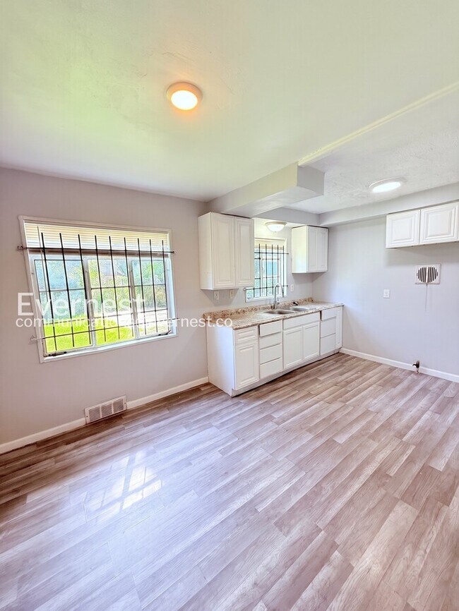 Foto del edificio - 15378 Meyers Rd