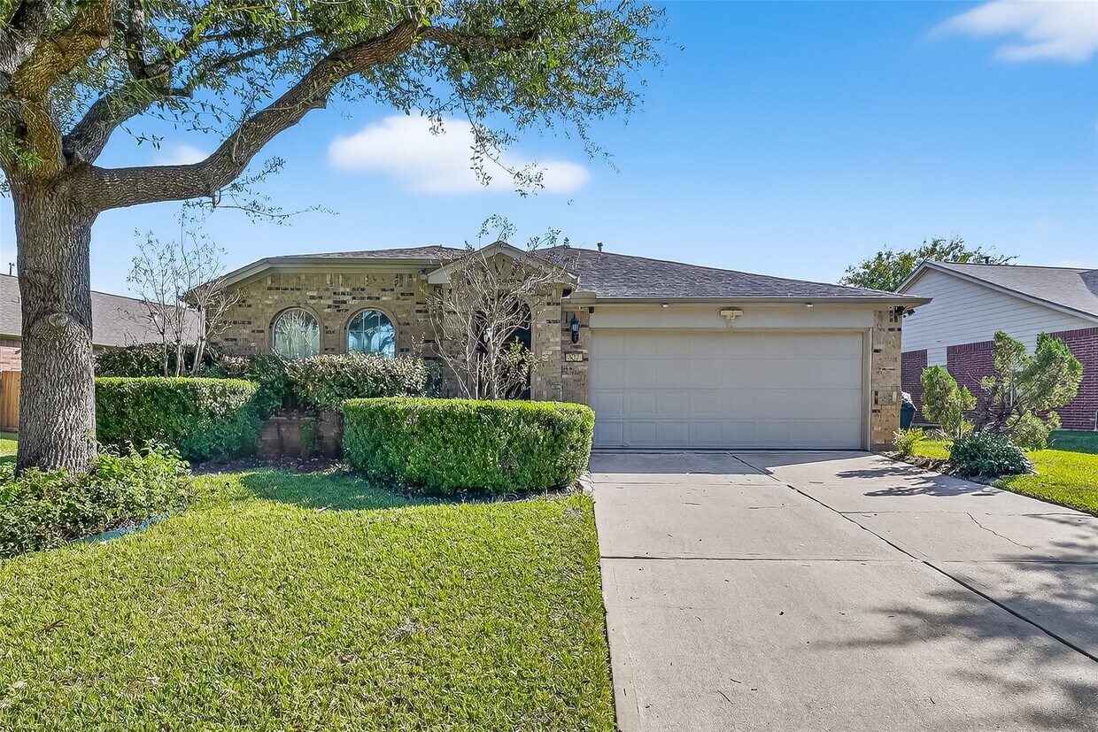 Foto principal - 827 Honeysuckle Vine Dr