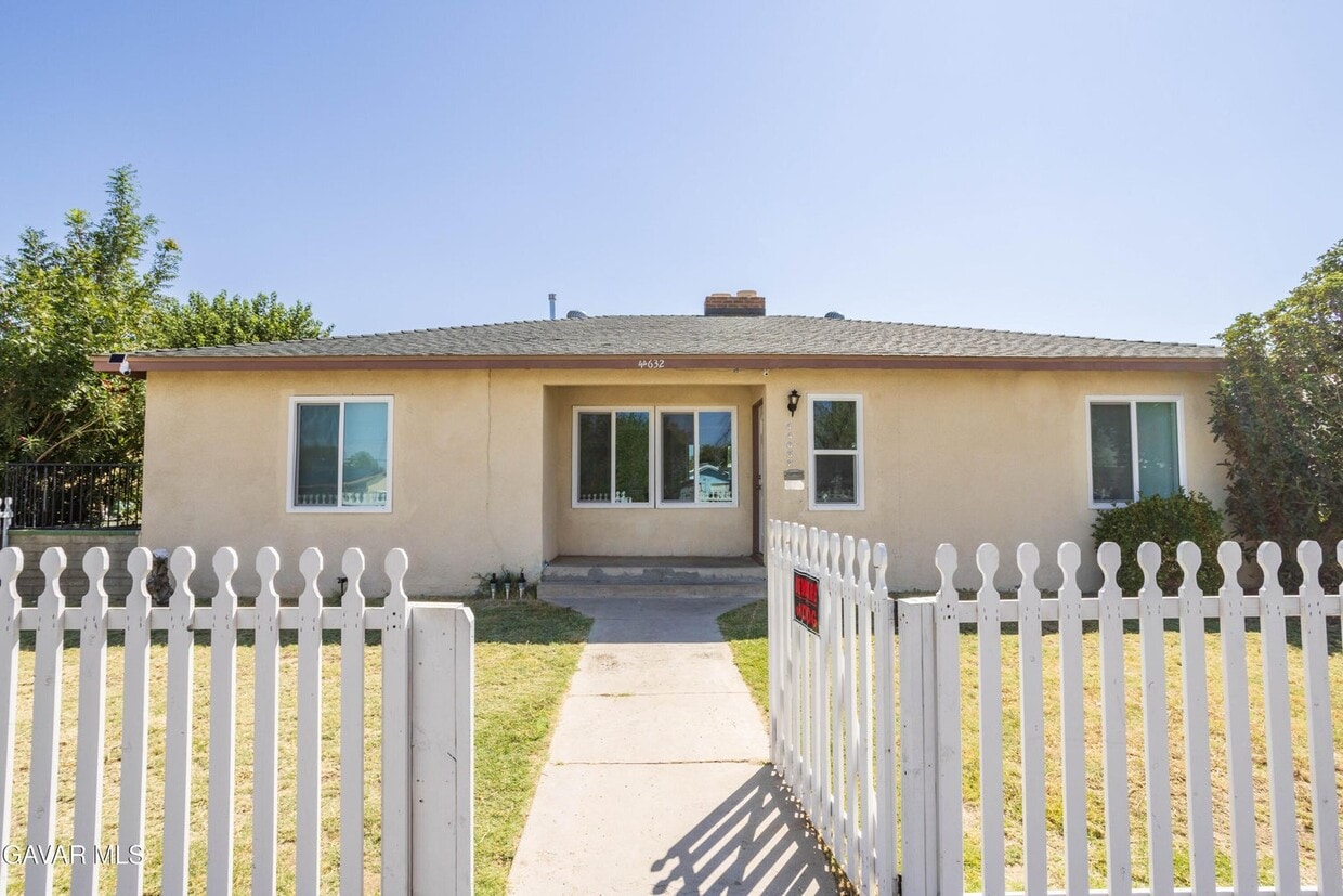 Foto del edificio - 44632 Fern Ave