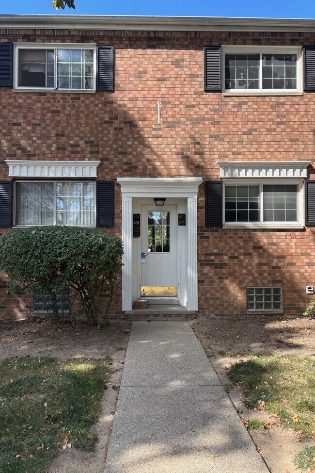 Foto del edificio - 689 E Fox Hills Dr