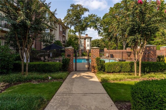 Foto del edificio - 825 Highland Ln NE