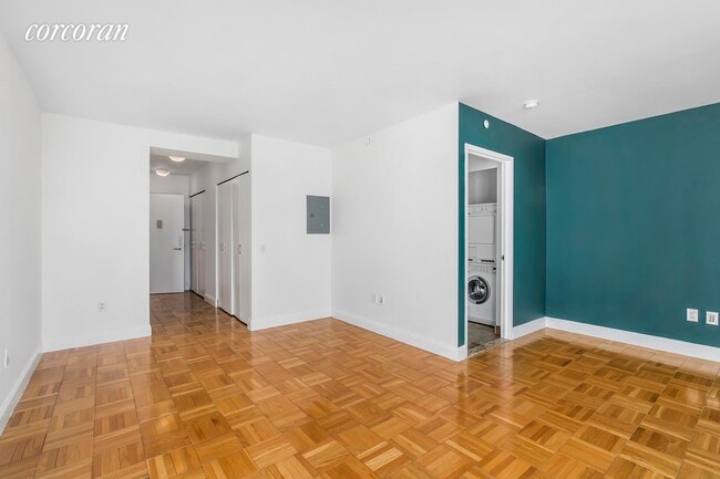 Building Photo - 215-217 E 96th St