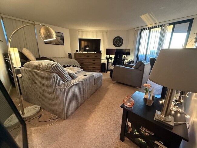 Foto del edificio - 3660 N Lake Shore Dr
