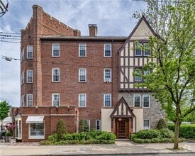 Building Photo - 1 Cedar St