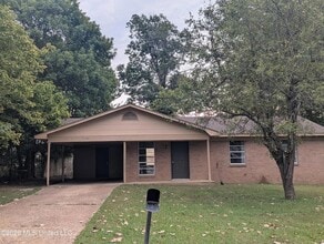 Building Photo - 5550 Winterwood Dr