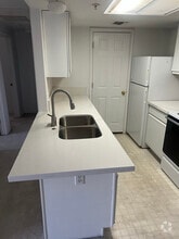 Building Photo - 3550 Bay Sands Dr