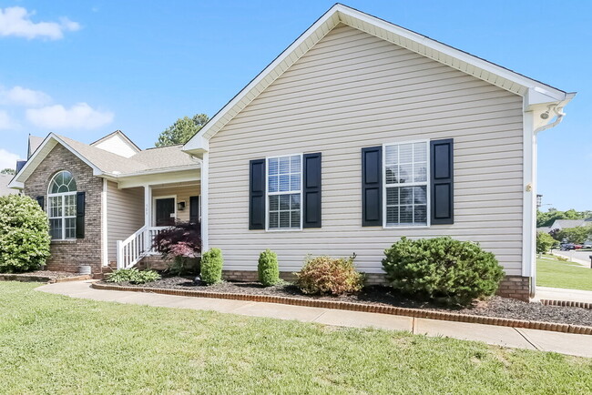 Building Photo - 503 Riverglen Dr NW