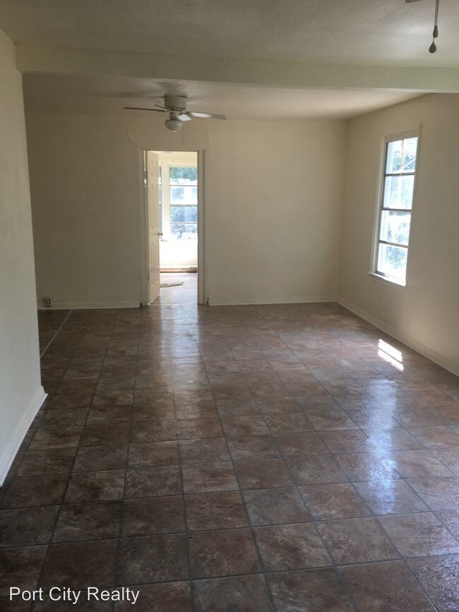 Foto del edificio - 3 br, 1 bath House - 1529 Clover St.