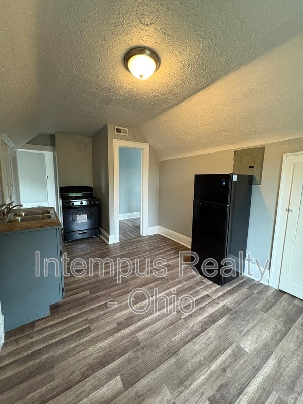 Foto del edificio - 942 Eddy Rd