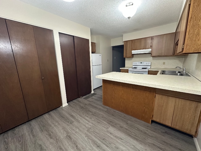 Building Photo - 624 Cumberland Dr