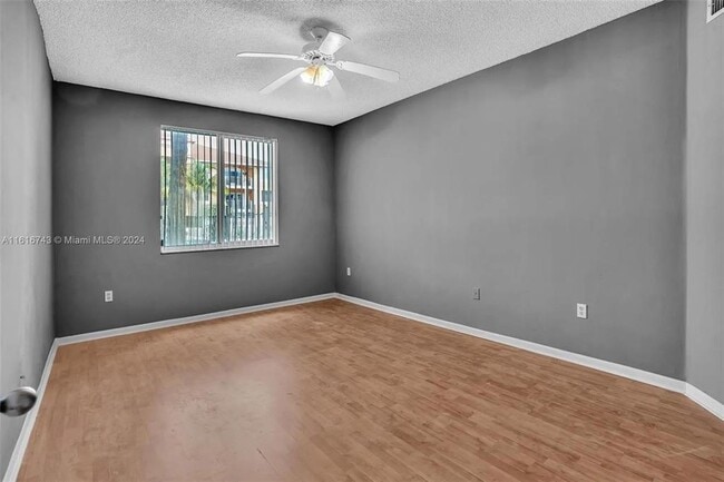 Building Photo - 6928 SW 39th St