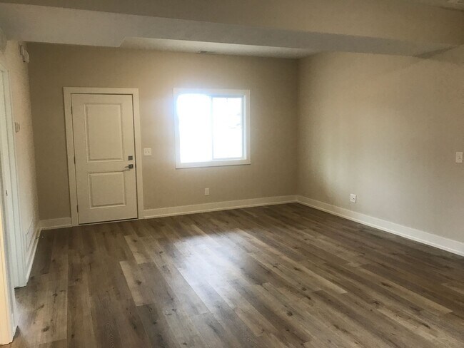 Foto del edificio - 3 bedroom 2 bath, 2 stall garage