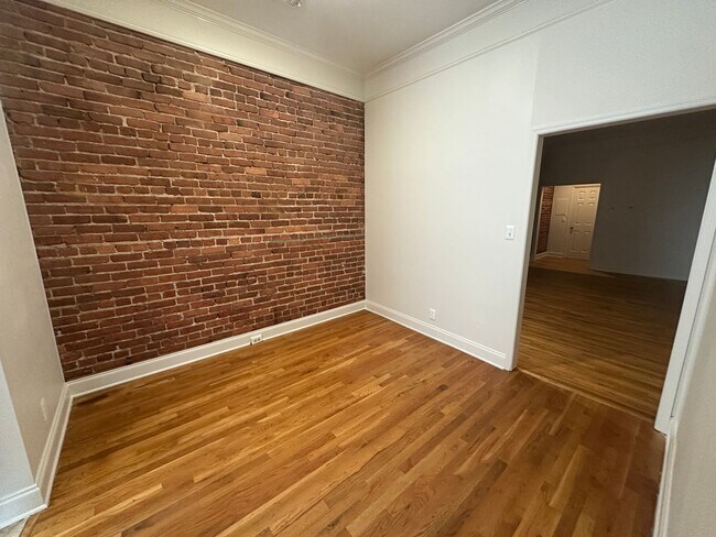 Foto del edificio - 587 Cherry St