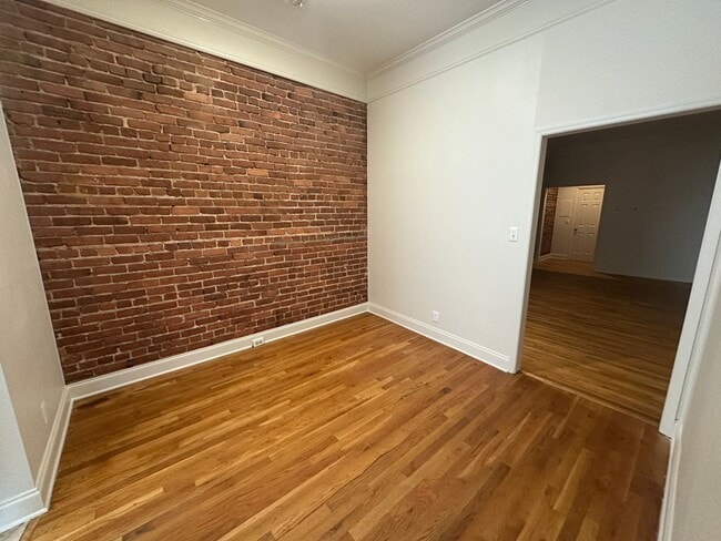 Building Photo - 587 Cherry St