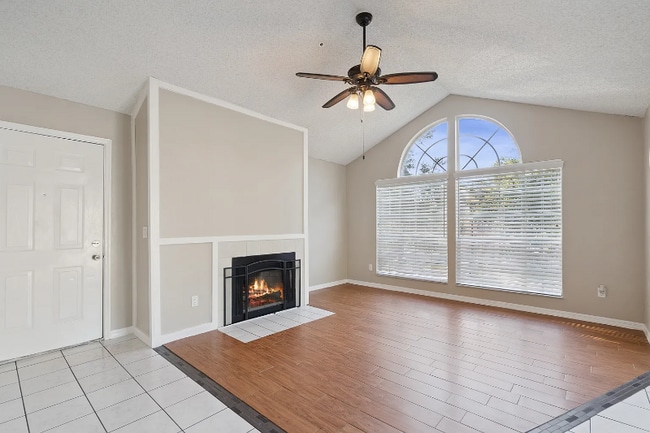 Foto del edificio - 682 Youngstown Pkwy