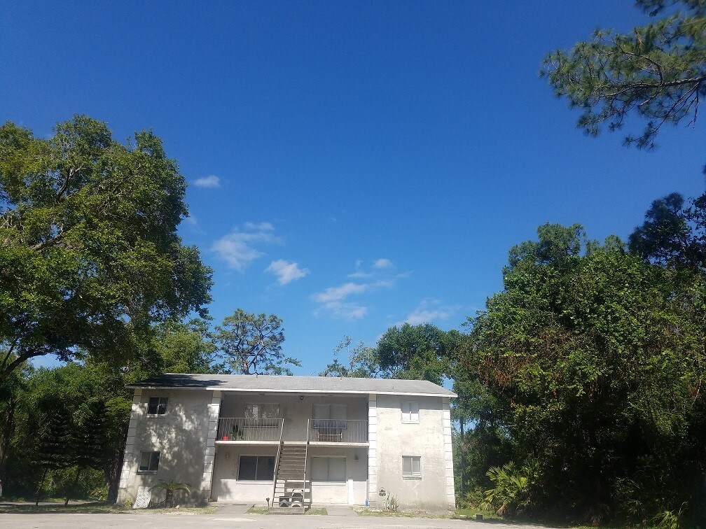 Primary Photo - 2550 S Park Ave