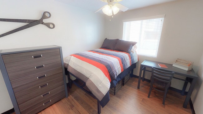 Photo - Capri Eugene - Student Living Apartments