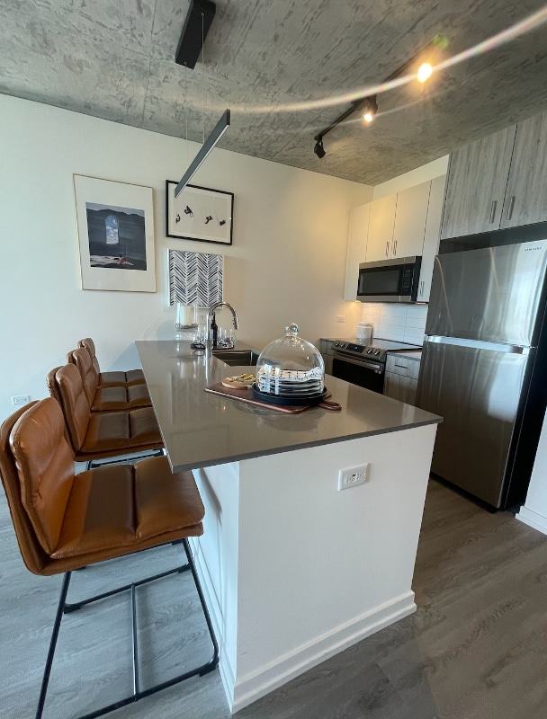 Photo - 7890 N Kingsbury St Apartment