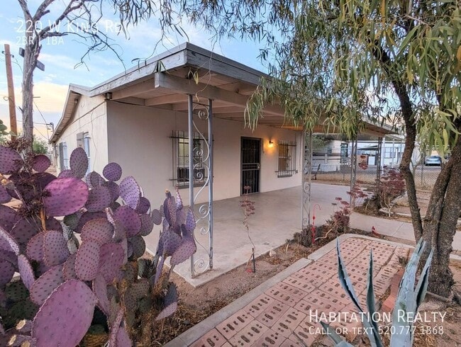 Photo - 220 W King Rd House