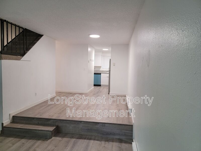 Foto principal - 3151 N Shore Dr SE