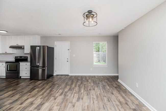 Building Photo - 113 Daventry Pl