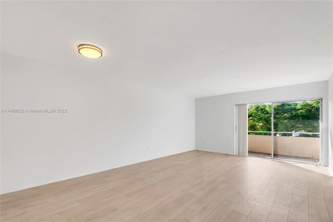 Foto del edificio - 7743 SW 86th St