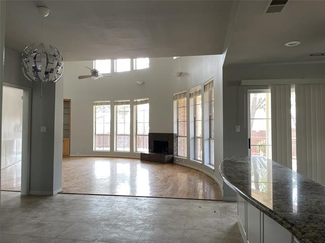 Foto del edificio - 6700 Creekside Ln