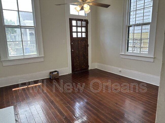 Foto del edificio - 2427 Rousseau St