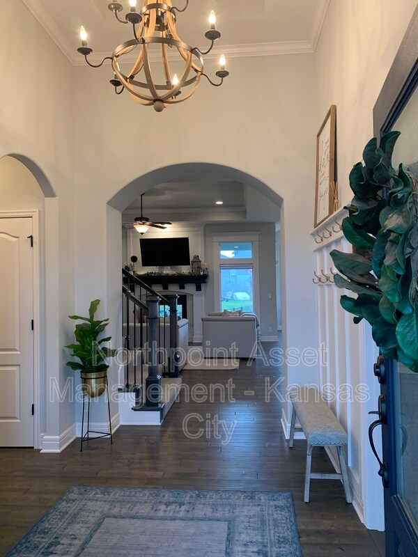 Building Photo - 16620 S Schweiger Dr