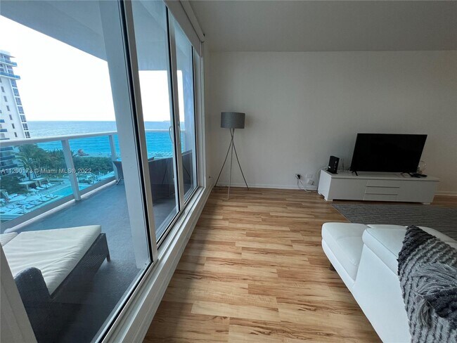 Foto del edificio - 2301 Collins Ave