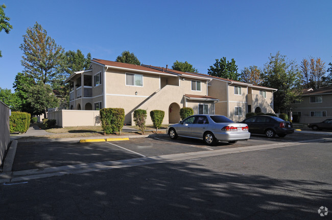 Building Photo - Lakeview Apartments