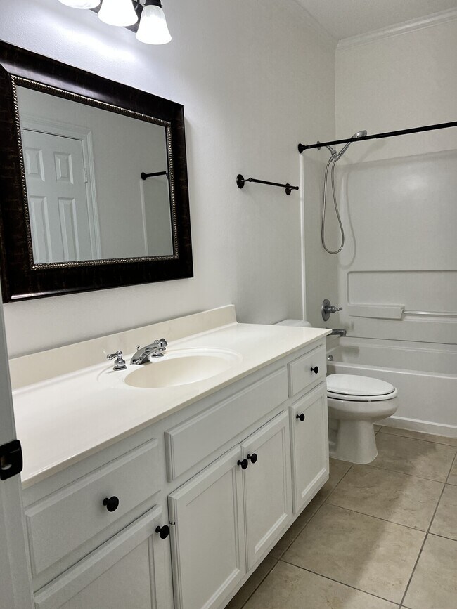 Foto del edificio - 838-E Meadow Bend Dr